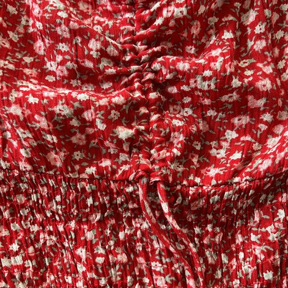 Red floral Flowy Top - Picture 4 of 5